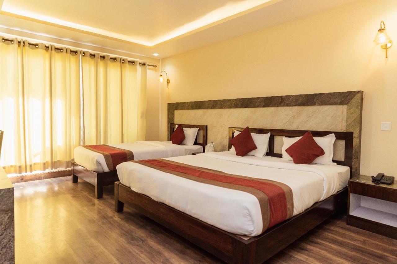 Hotel Chautari Pvt Ltd 纳加阔特 外观 照片